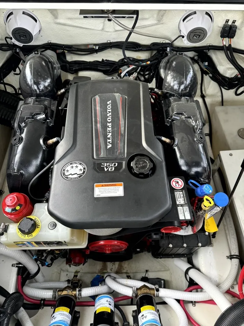 Slide: The Image of Cobalt R4 Surf 2022 - 29