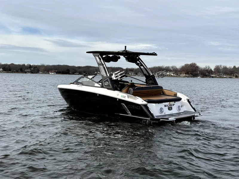 Slide: The Image of Cobalt R4 Surf 2022 - 3