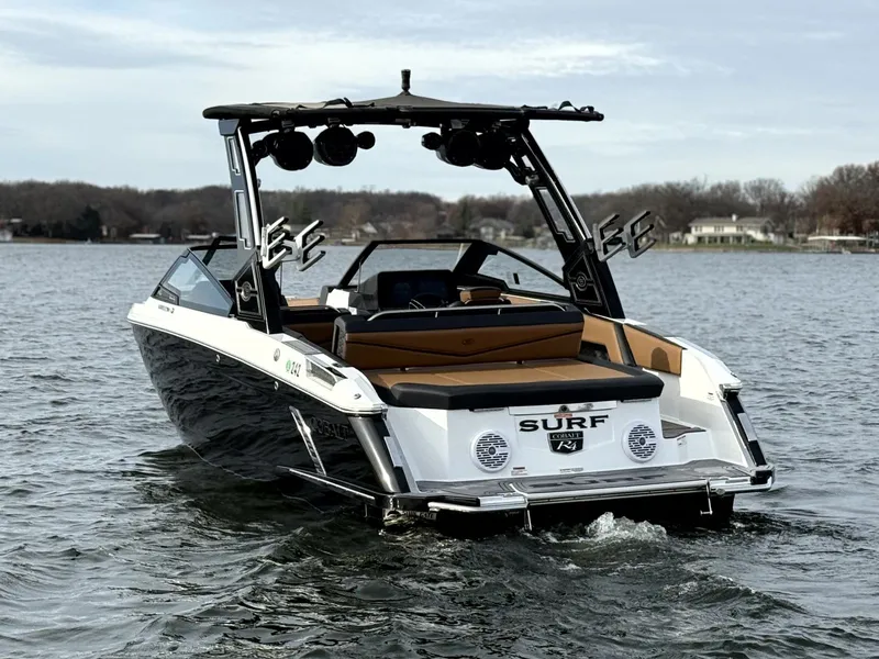 Slide: The Image of Cobalt R4 Surf 2022 - 4