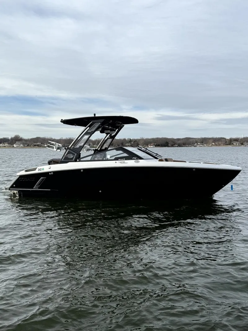 Slide: The Image of Cobalt R4 Surf 2022 - 8