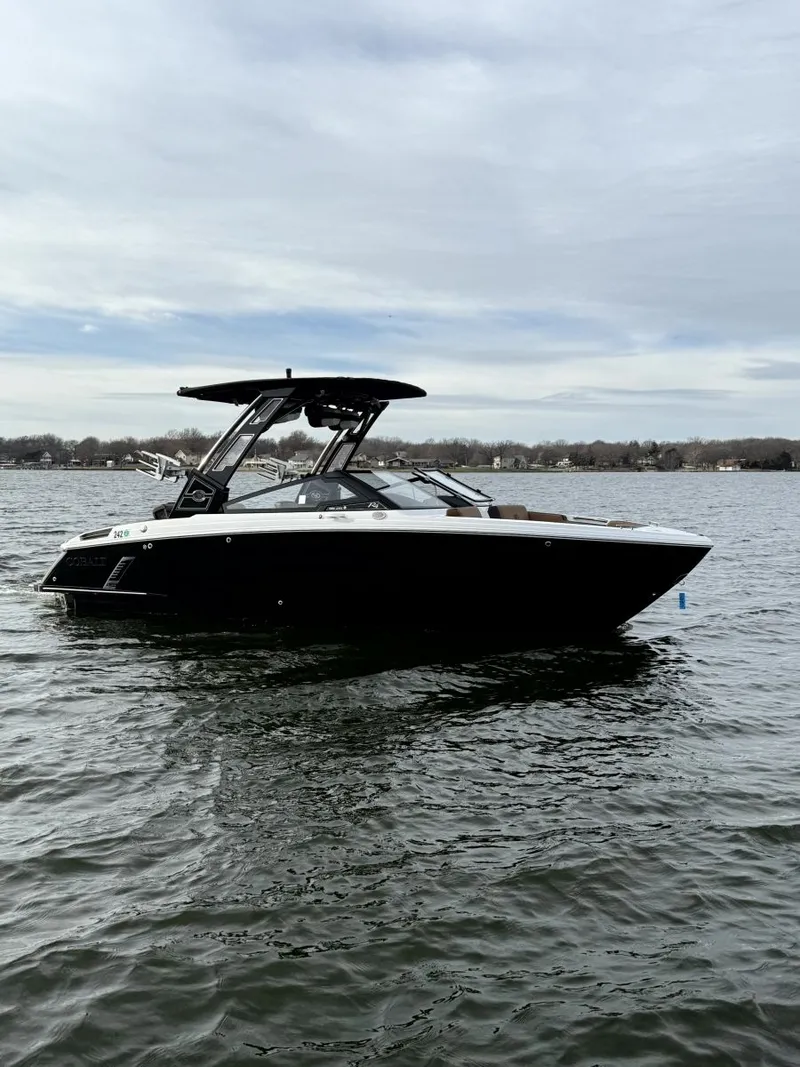 Slide: The Image of Cobalt R4 Surf 2022 - 9