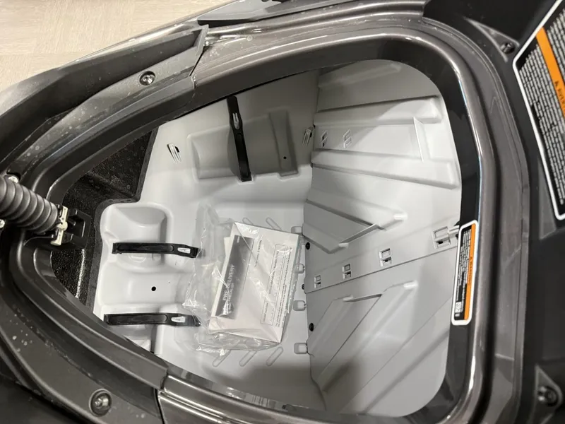 Slide: The Image of Sea-Doo 24sa - Gtr-x 300 W/snd 2025 - 5