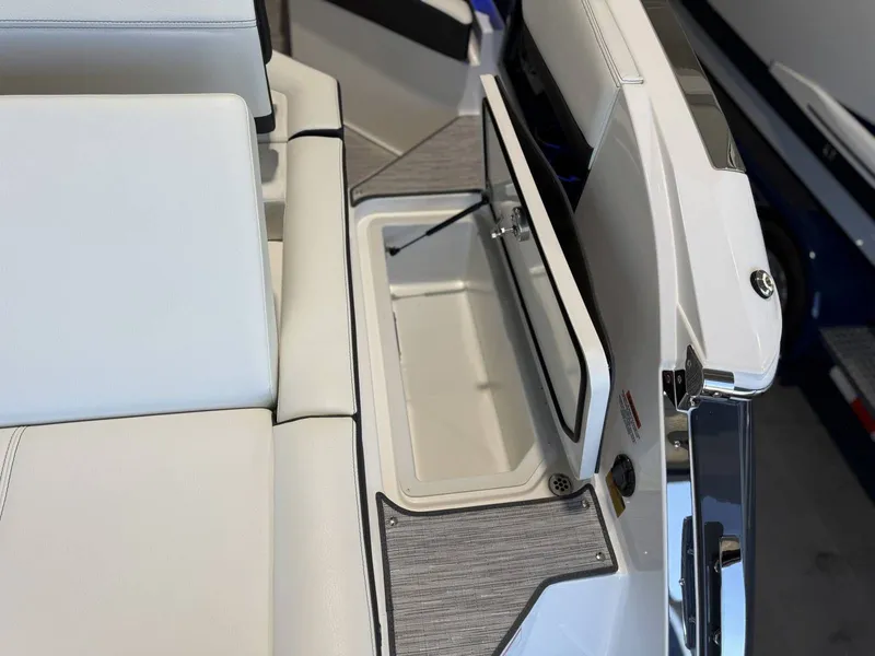 Slide: The Image of Cobalt R8 2025 - 64