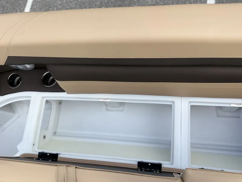 Slide: The Image of Barletta CABRIO C24U 2025 - 11