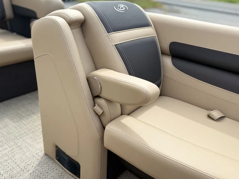 Slide: The Image of Barletta CABRIO C24U 2025 - 13