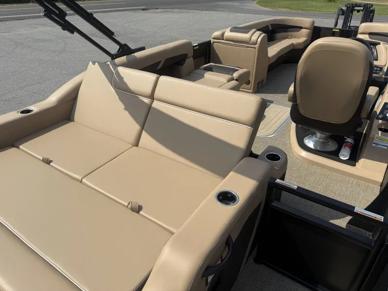 Slide: The Image of Barletta CABRIO C24U 2025 - 30