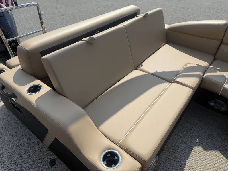 Slide: The Image of Barletta CABRIO C24U 2025 - 33