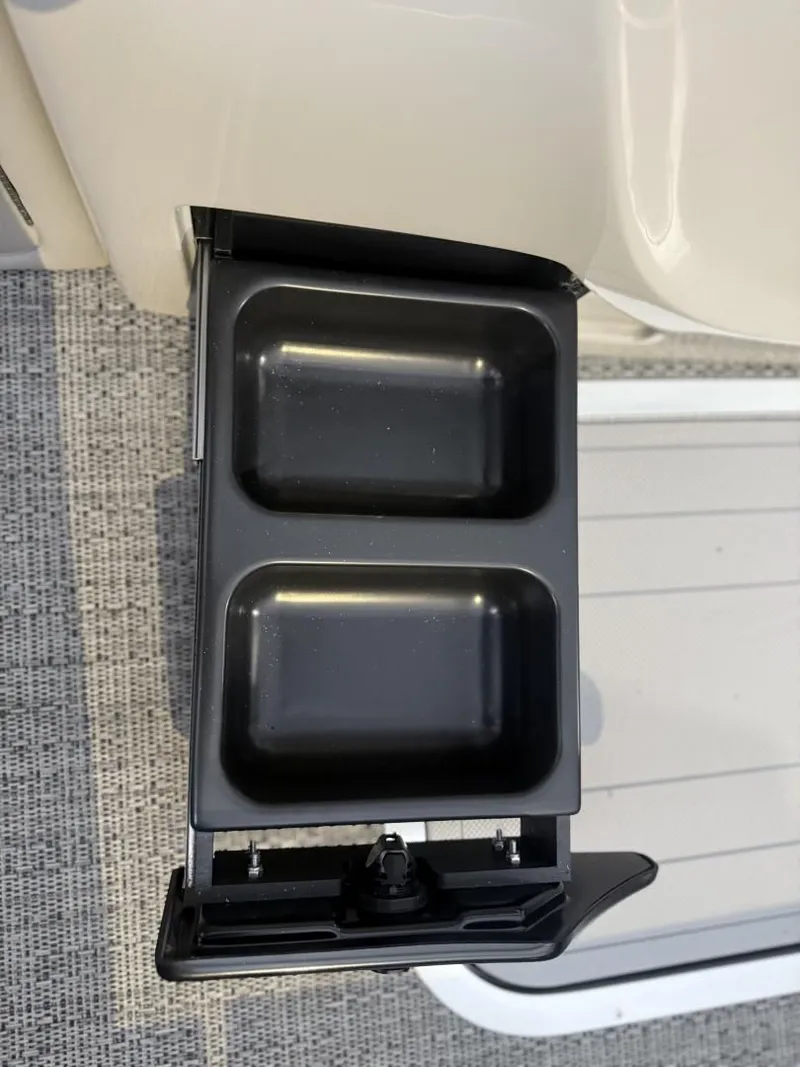 Slide: The Image of Barletta Lusso L23UC 2025 - 13