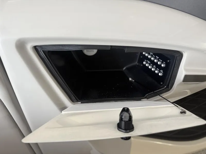 Slide: The Image of Barletta Lusso L23UC 2025 - 15