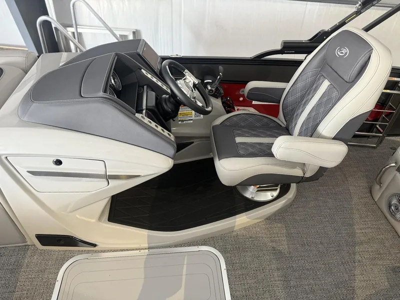 Slide: The Image of Barletta Lusso L23UC 2025 - 16