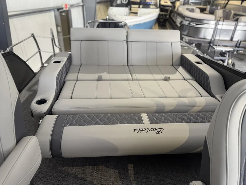 Slide: The Image of Barletta Lusso L23UC 2025 - 30