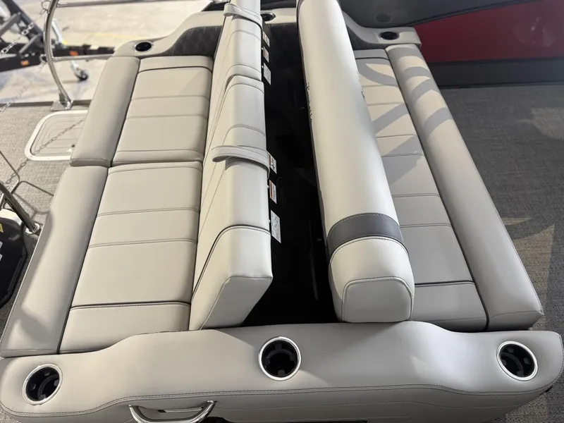 Slide: The Image of Barletta Lusso L23UC 2025 - 32