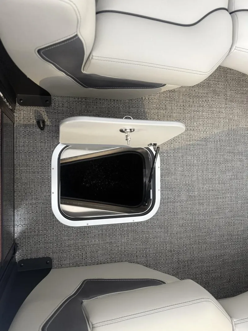 Slide: The Image of Barletta Lusso L23UC 2025 - 9