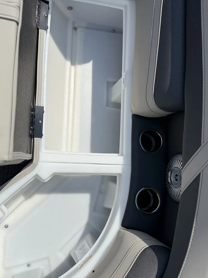 Slide: The Image of Barletta Cabrio C22QC 2025 - 10