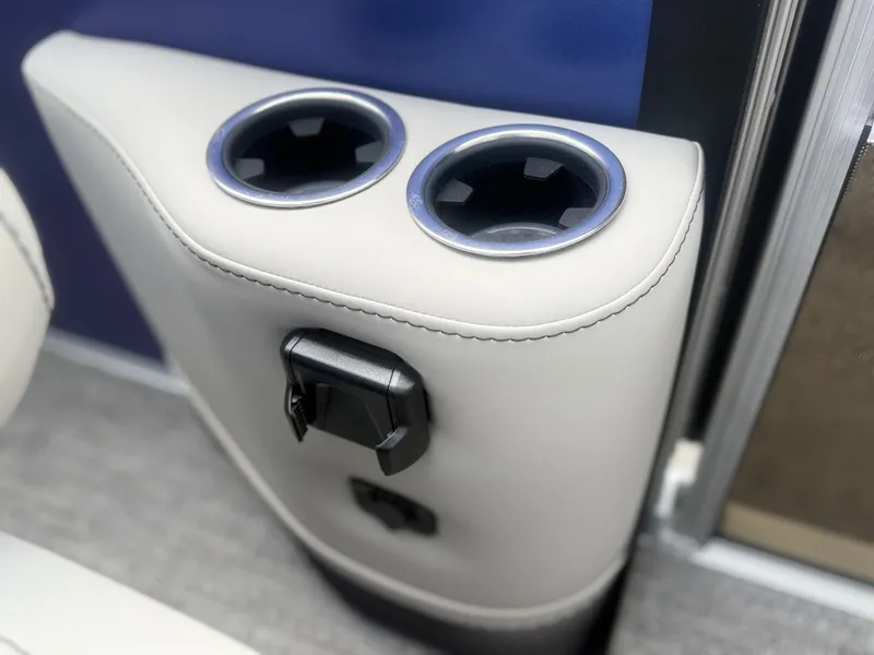 Slide: The Image of Barletta Cabrio C22QC 2025 - 16