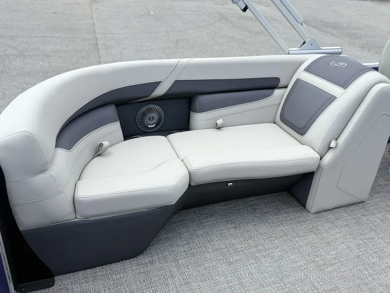 Slide: The Image of Barletta Cabrio C22QC 2025 - 27