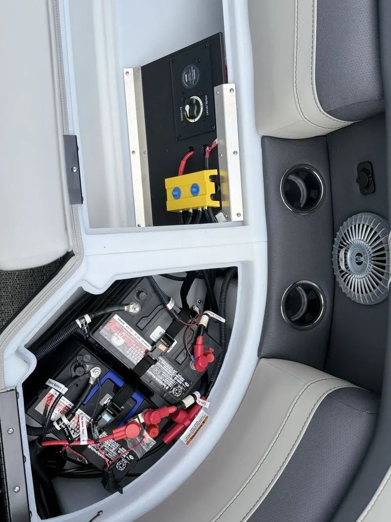 Slide: The Image of Barletta Cabrio C22QC 2025 - 28