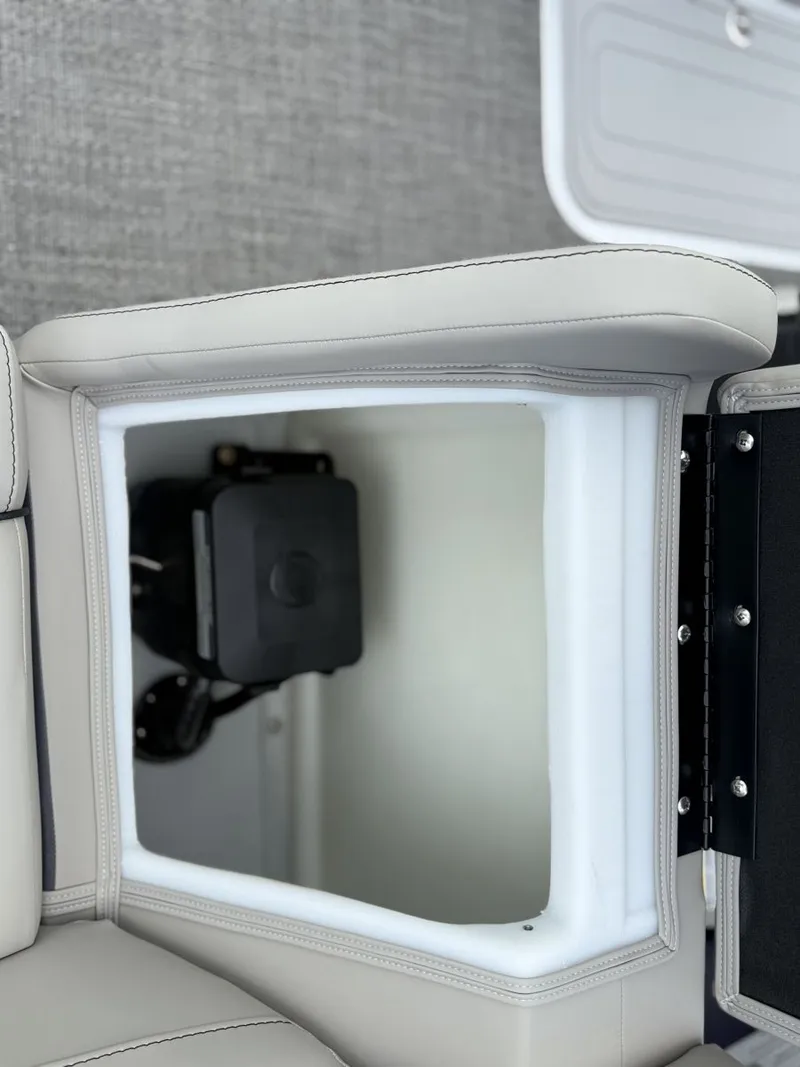 Slide: The Image of Barletta Cabrio C22QC 2025 - 29