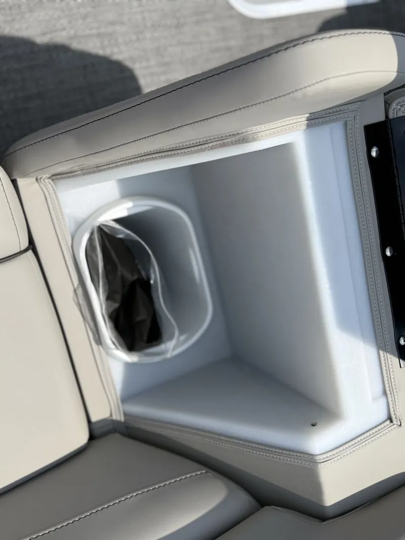 Slide: The Image of Barletta Cabrio C22QC 2025 - 9