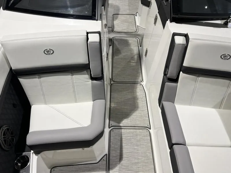 Slide: The Image of Cobalt R8 2024 - 15