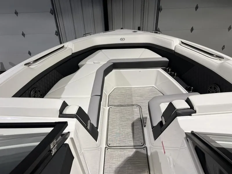 Slide: The Image of Cobalt R8 2024 - 16