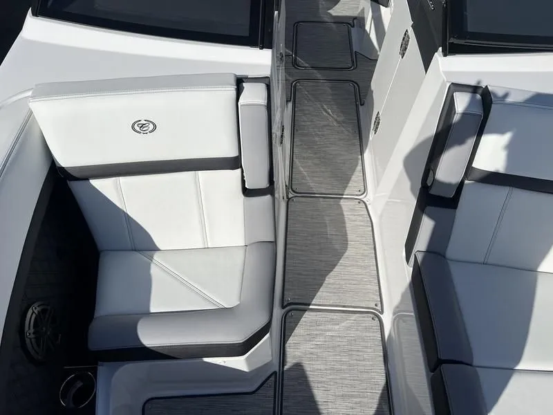 Slide: The Image of Cobalt R8 2024 - 20