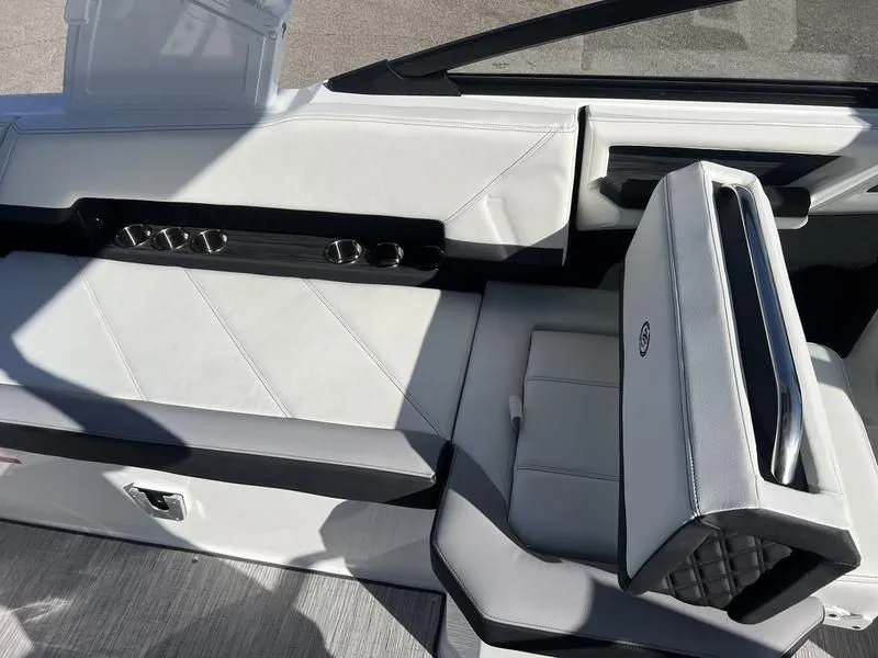 Slide: The Image of Cobalt R8 2024 - 32