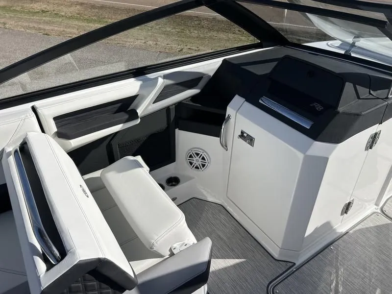 Slide: The Image of Cobalt R8 2024 - 33