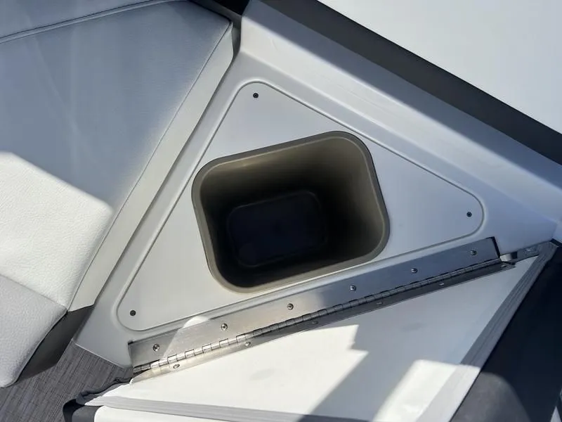 Slide: The Image of Cobalt R8 2024 - 35