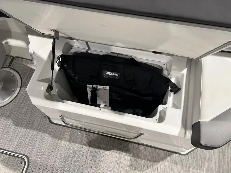 Slide: The Image of Cobalt R8 2024 - 9