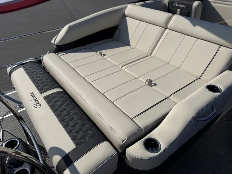 Slide: The Image of Barletta Lusso L23U 2026 - 30