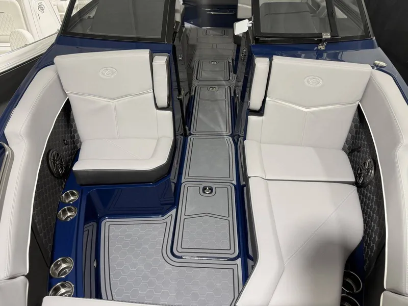 Slide: The Image of Cobalt R8 Surf 2026 - 12