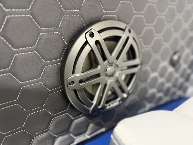 Slide: The Image of Cobalt R8 Surf 2026 - 15