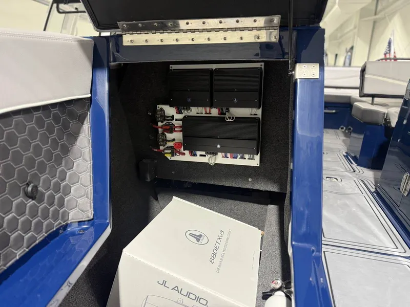 Slide: The Image of Cobalt R8 Surf 2026 - 16