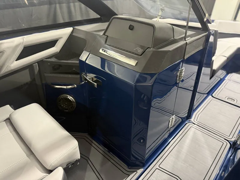 Slide: The Image of Cobalt R8 Surf 2026 - 26