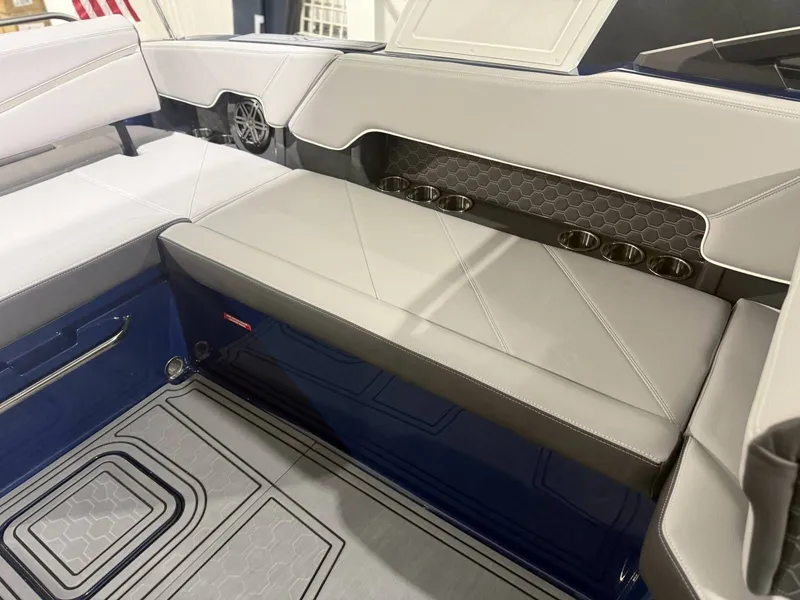 Slide: The Image of Cobalt R8 Surf 2026 - 29