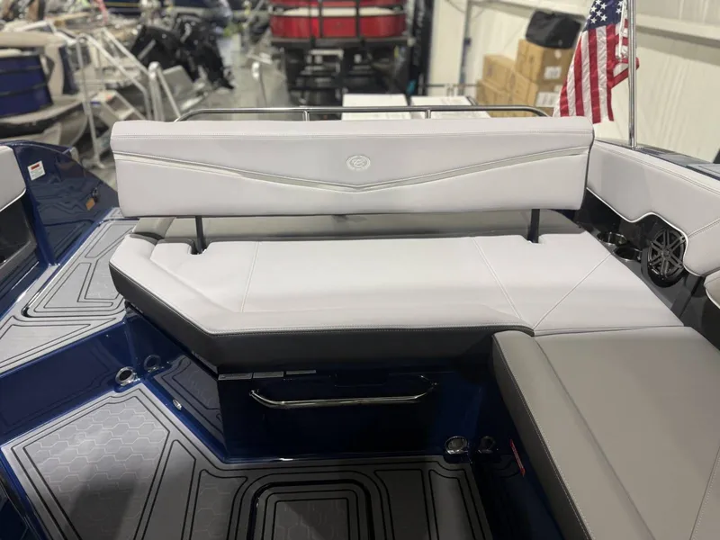 Slide: The Image of Cobalt R8 Surf 2026 - 30