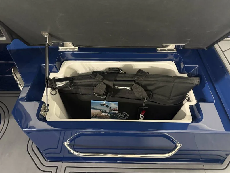 Slide: The Image of Cobalt R8 Surf 2026 - 32