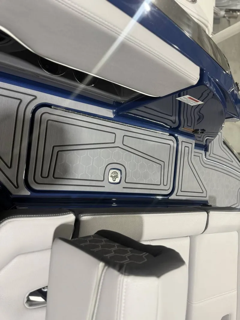 Slide: The Image of Cobalt R8 Surf 2026 - 35