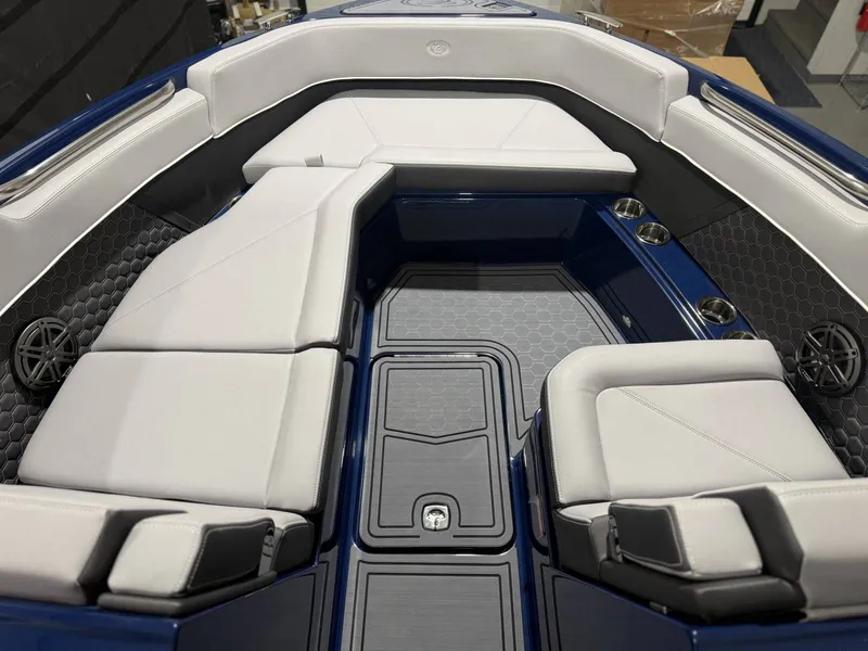 Slide: The Image of Cobalt R8 Surf 2026 - 9