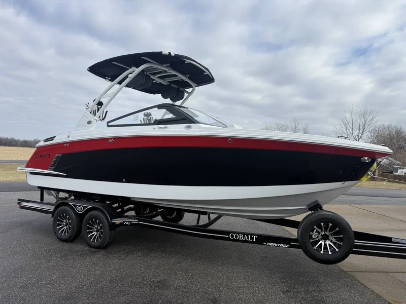 Slide: The Image of Cobalt R6 Surf 2026 - 16