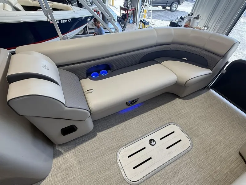 Slide: The Image of Premier 270 S-Series RF 2021 - 15