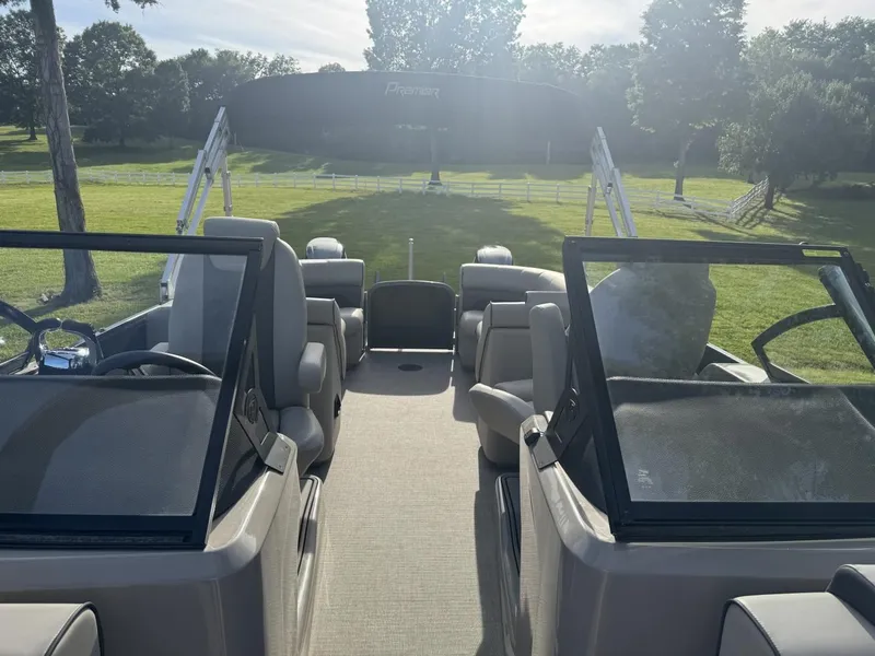 Slide: The Image of Premier 270 S-Series RF 2021 - 6