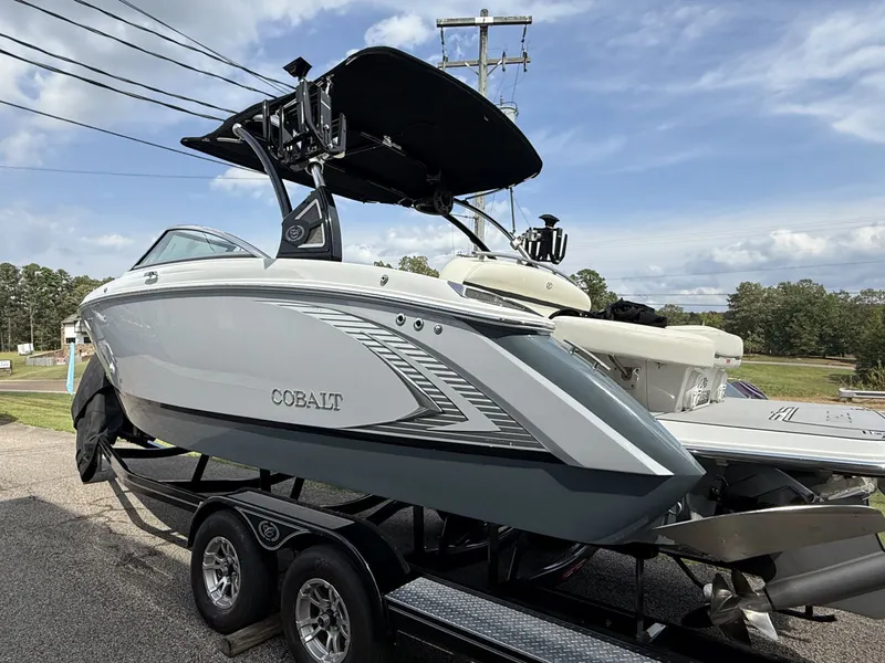 Slide: The Image of Cobalt R5 Surf 2020 - 10