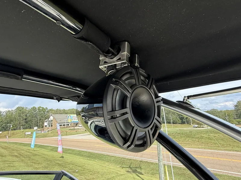 Slide: The Image of Cobalt R5 Surf 2020 - 14