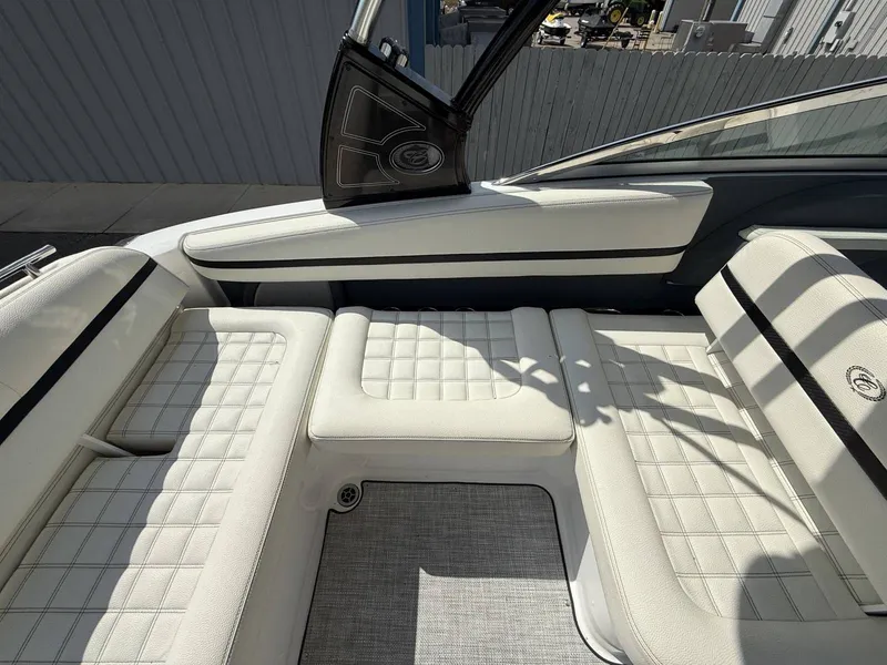 Slide: The Image of Cobalt R5 Surf 2020 - 15