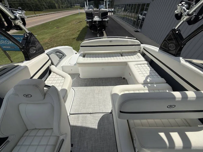 Slide: The Image of Cobalt R5 Surf 2020 - 16