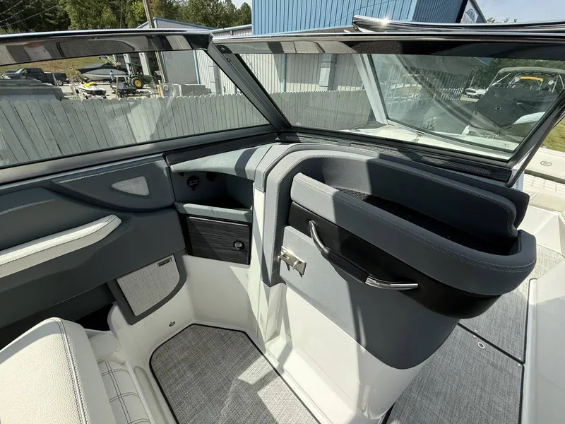 Slide: The Image of Cobalt R5 Surf 2020 - 18