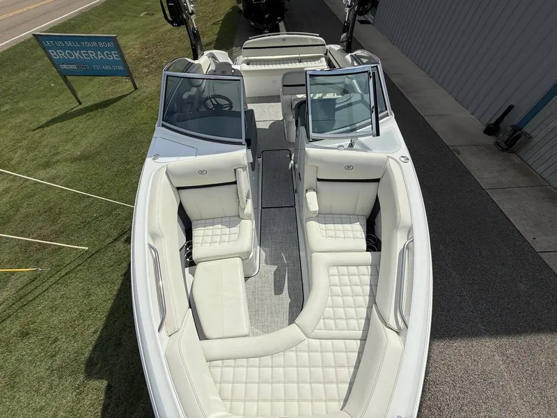 Slide: The Image of Cobalt R5 Surf 2020 - 27