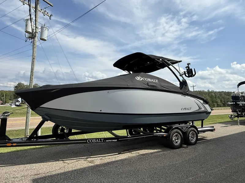 Slide: The Image of Cobalt R5 Surf 2020 - 29